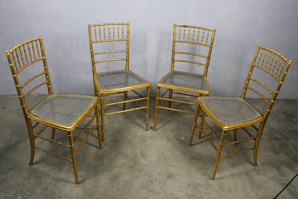 Suite de 4 chaises de théâtre en bois doré style bambou époque fin 19ème