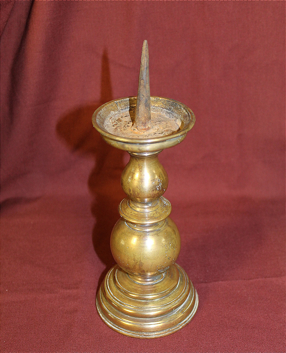 Pic cierge en bronze origine Hollande époque 17ème 