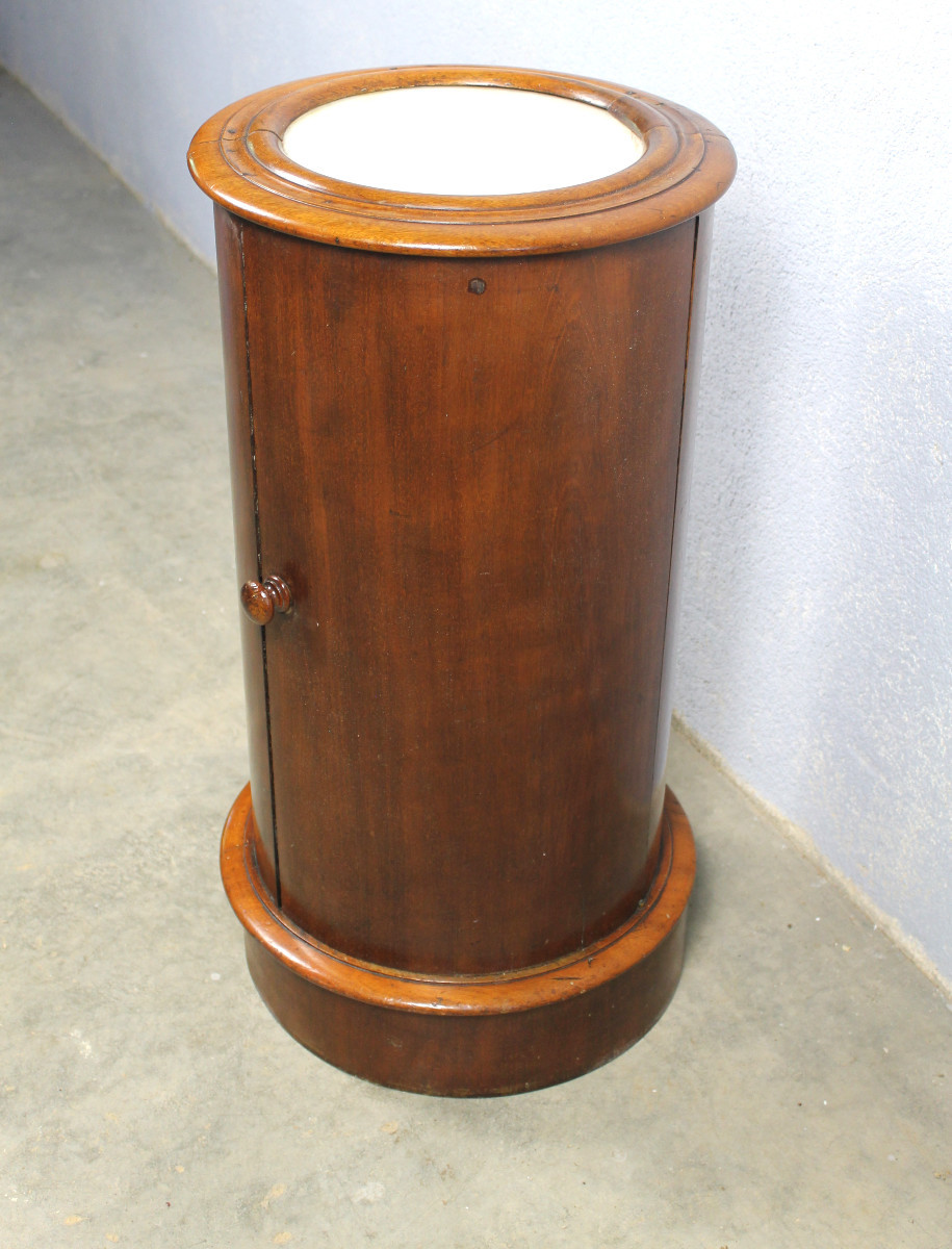 Somno en acajou dessus marbre blanc époque Restauration 19ème