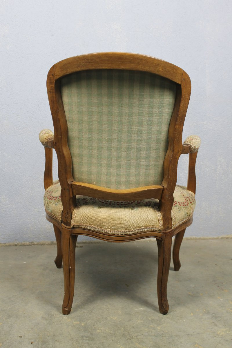 Fauteuil époque Louis XV en bois naturel avec tapisserie au point décor pastoral époque 18ème-photo-4