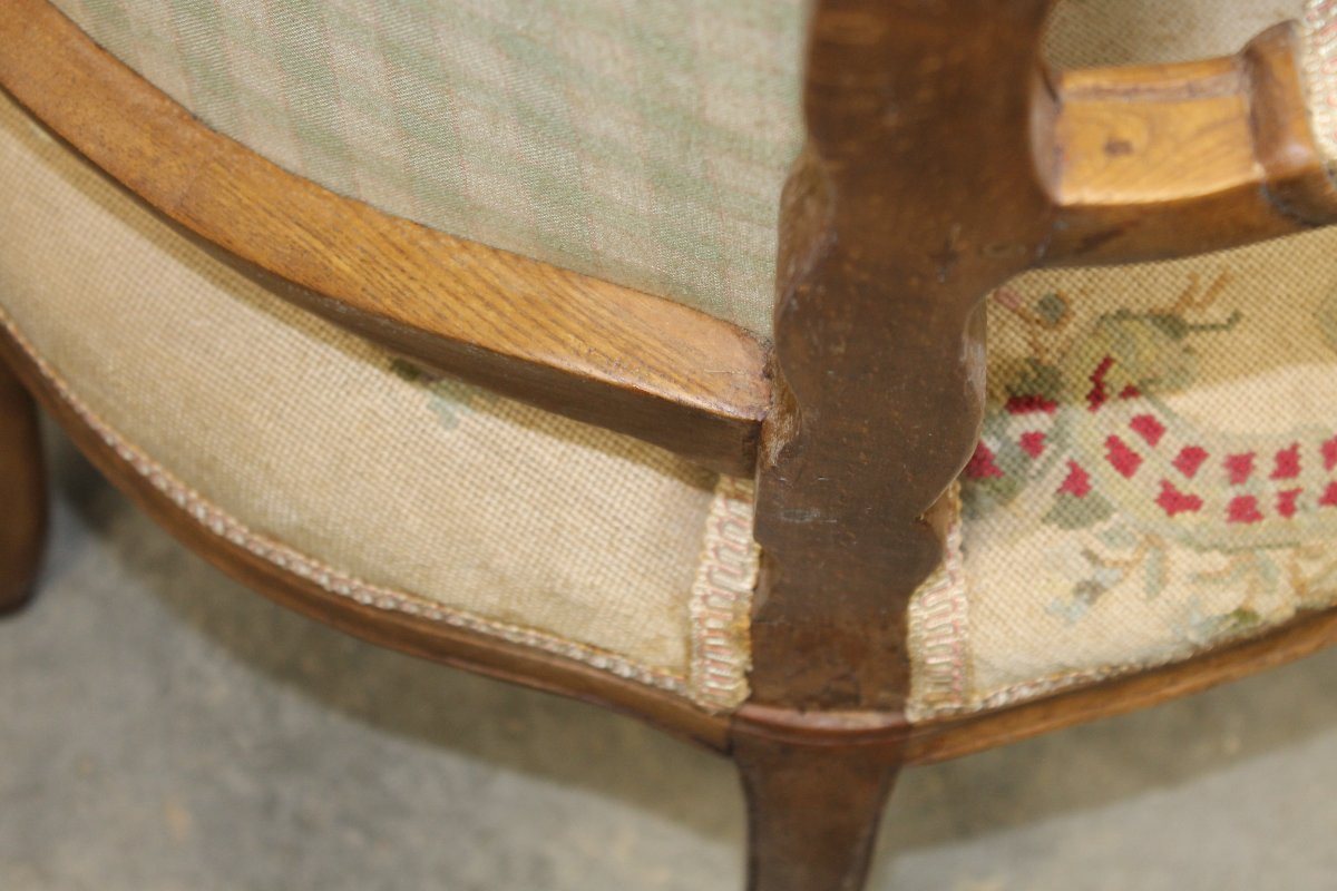 Fauteuil époque Louis XV en bois naturel avec tapisserie au point décor pastoral époque 18ème-photo-8