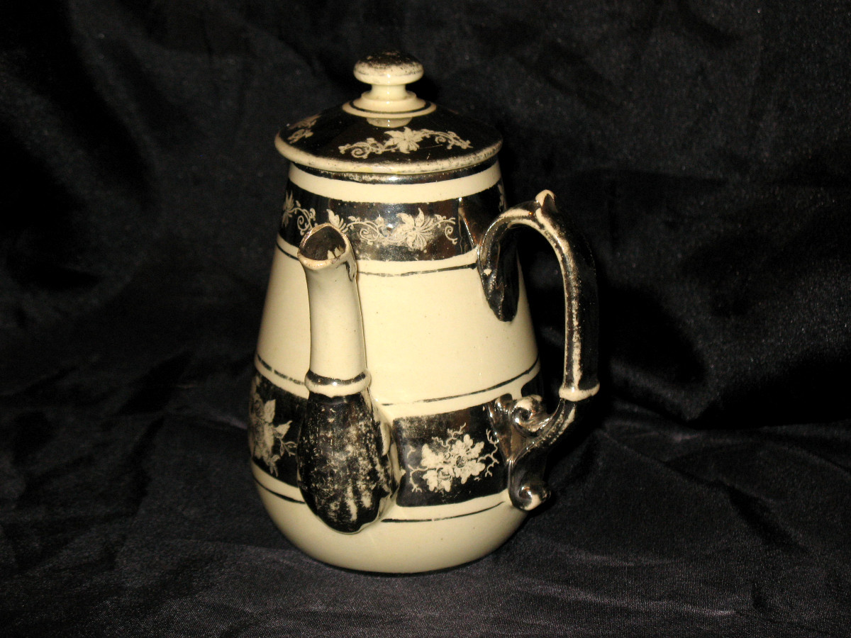 19th-century Earthenware Chocolate Pot From Langeais, Signed Cb, Decorated With Pansies.