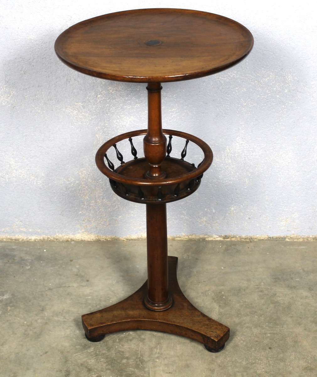 Guéridon ou table à ouvrages en acajou à plateau cabaret Empire  19ème