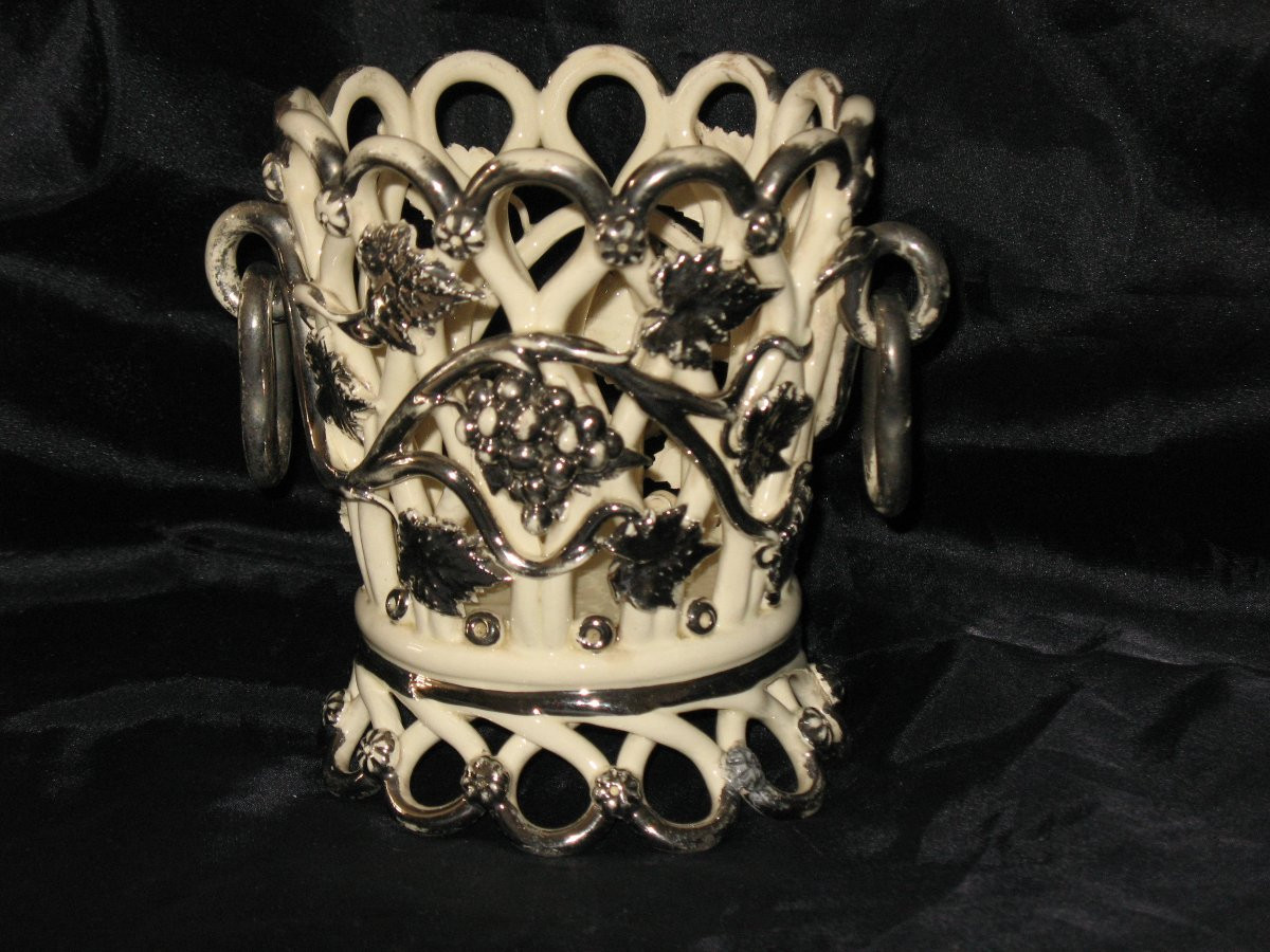 Jardinière ronde en faïence de Langeais décor de grappes de raisin signée  C B époque 19ème-photo-1