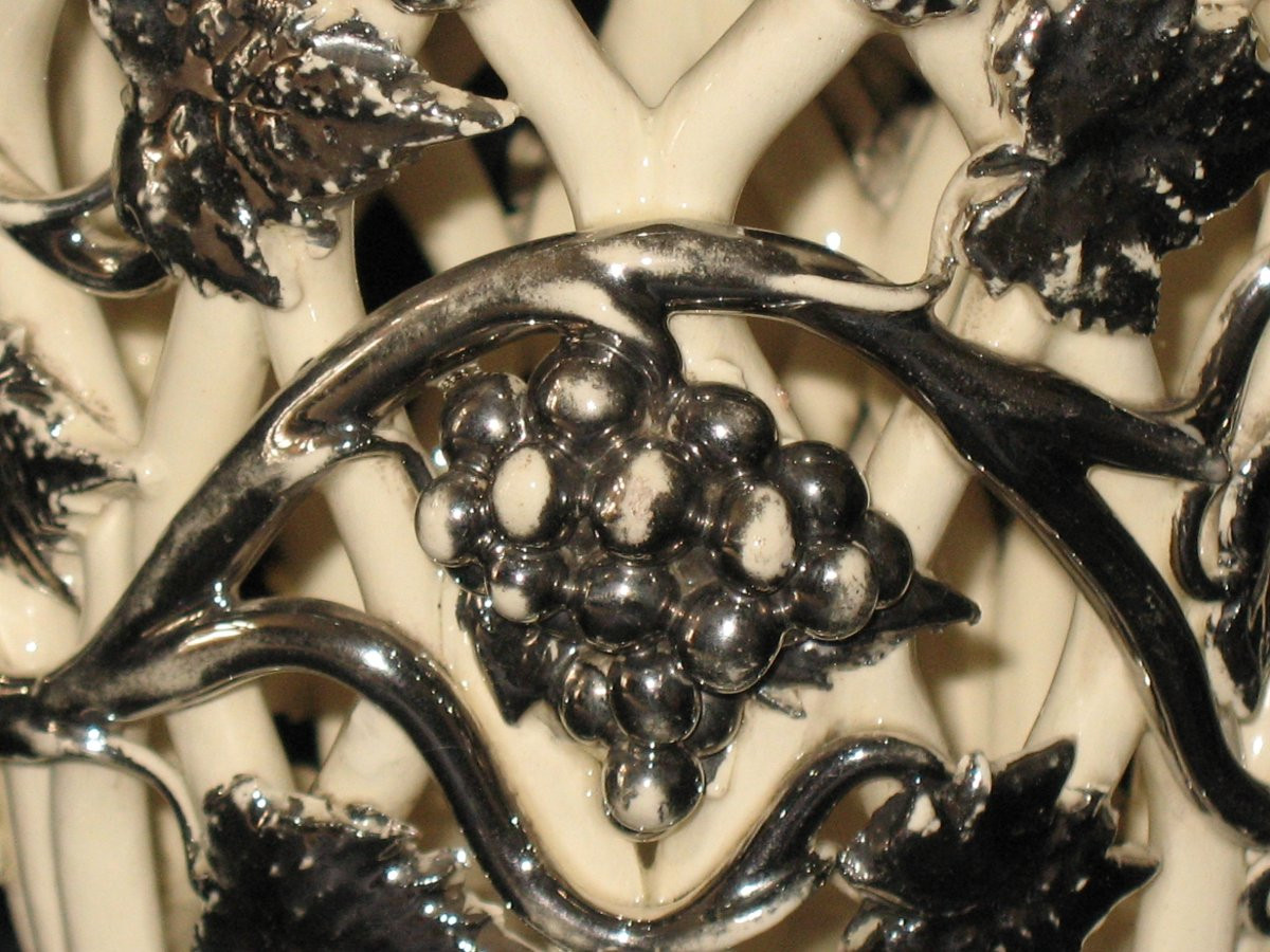 Jardinière ronde en faïence de Langeais décor de grappes de raisin signée  C B époque 19ème-photo-3