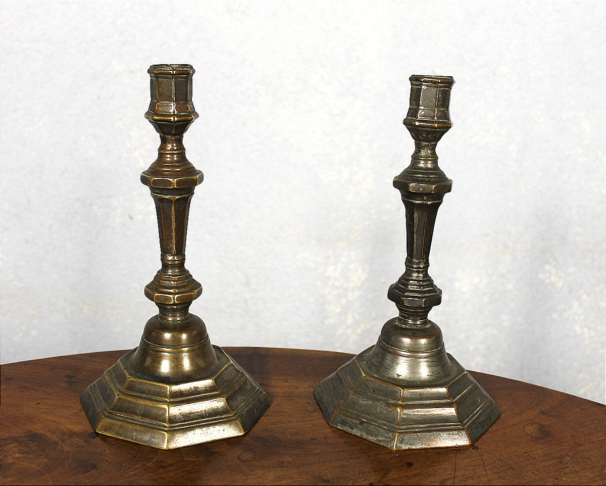 Paire de bougeoirs en bronze étamé de style Louis XIV époque 18ème