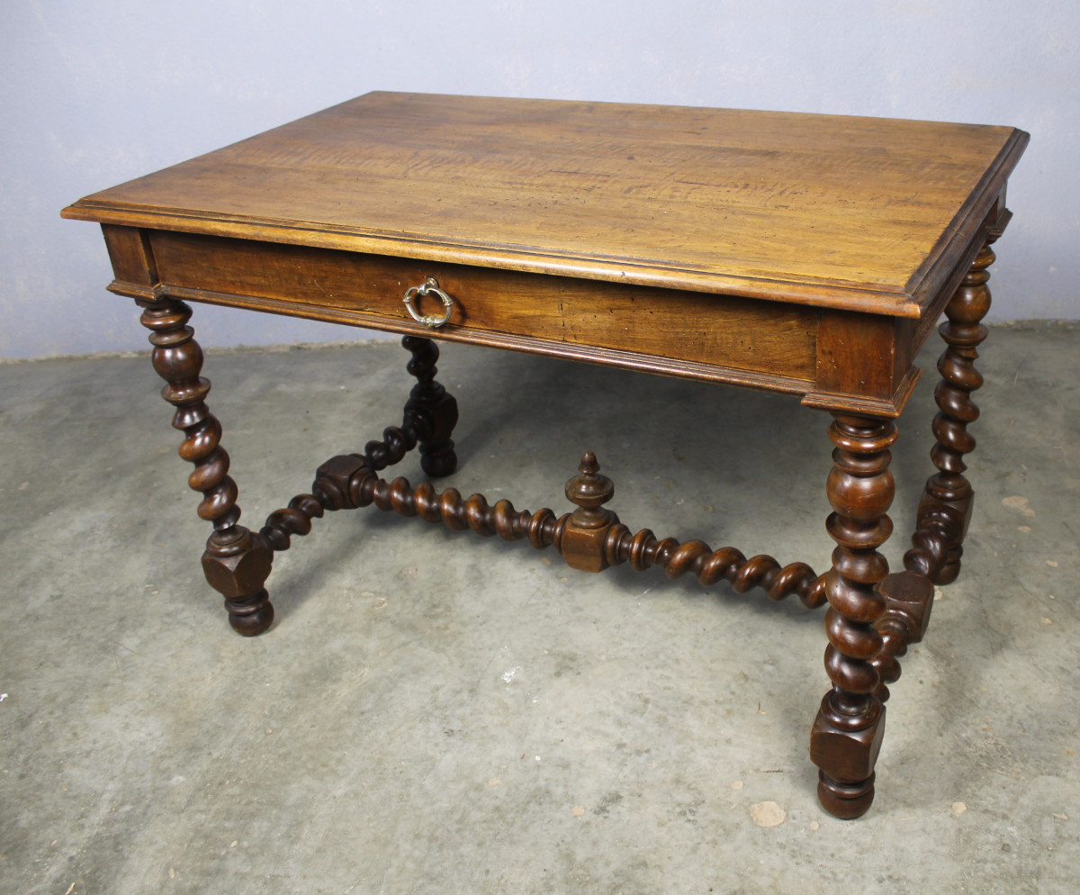 Table à écrire bureau en noyer avec 1 tiroir style Louis XIII  époque 19ème