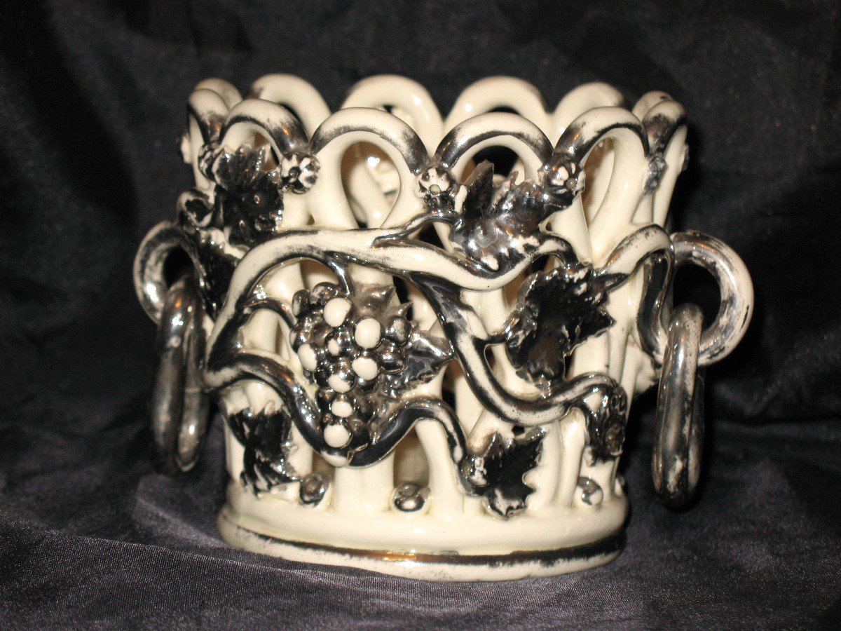 Round Earthenware Planter From Langeais Decorated With Bunches Of Grapes, Signed Cb, 19th Century