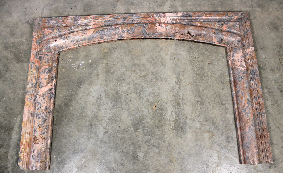 Façade de cheminée en marbre mouluré de Sarrancolin style Louis XIV époque 19ème