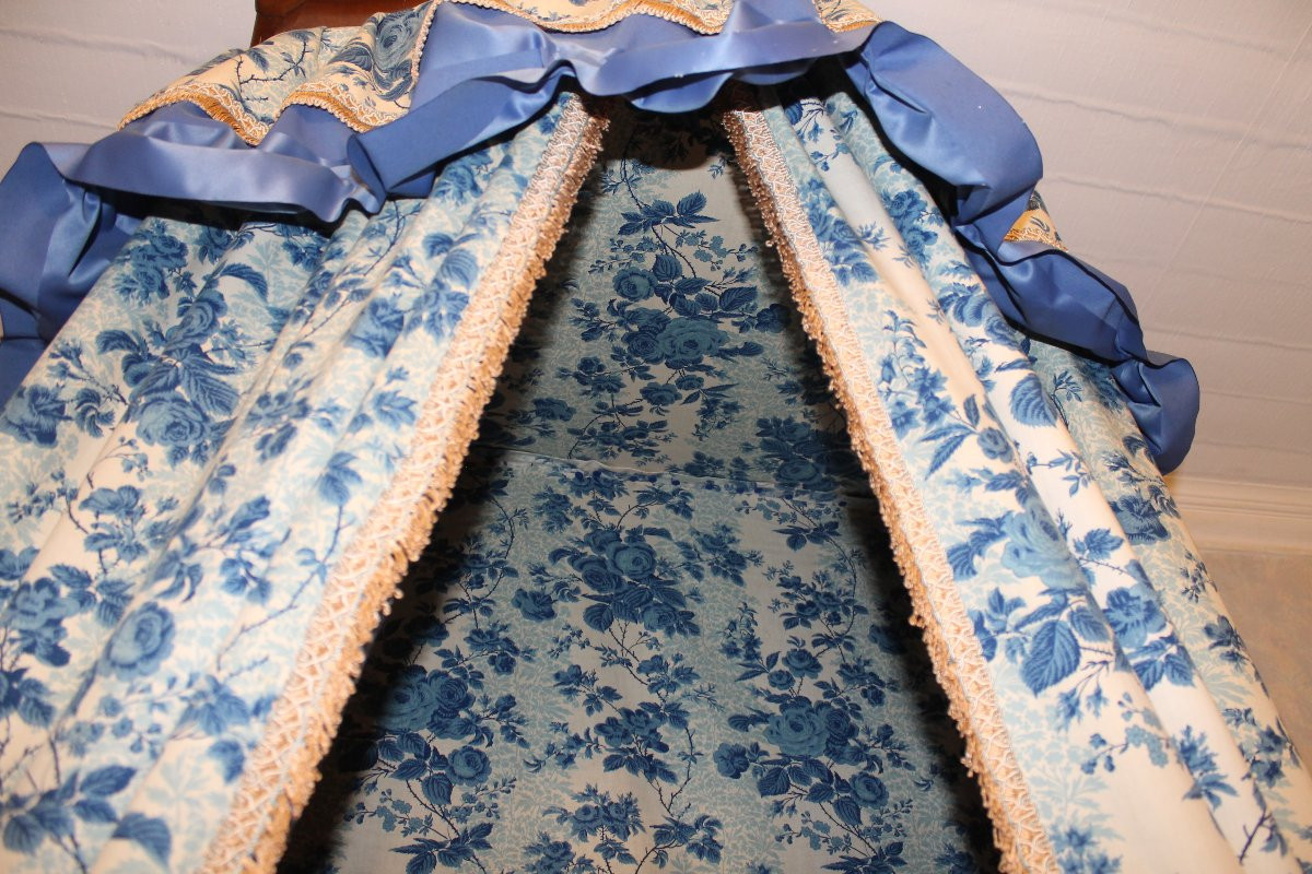 Canopied Canopy In Curved Wood Covered With Blue Chintz And Decorated With 19th Century Floral Motifs.-photo-3