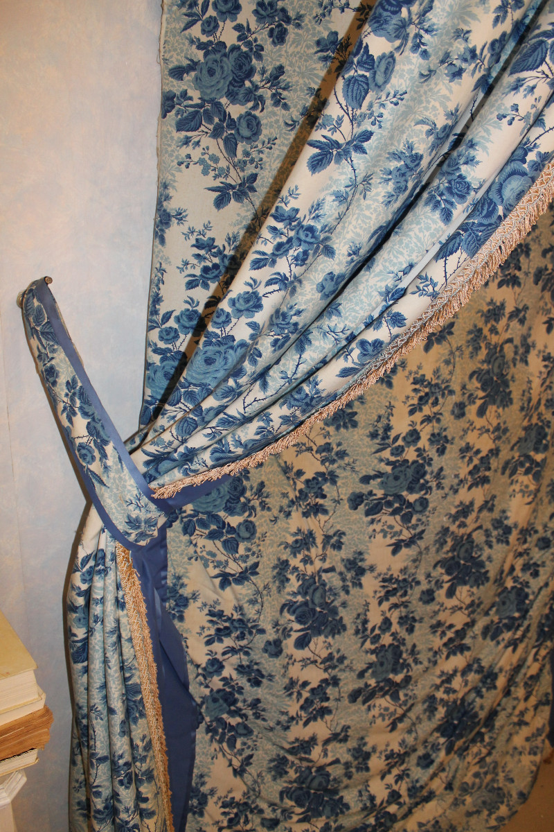 Canopied Canopy In Curved Wood Covered With Blue Chintz And Decorated With 19th Century Floral Motifs.-photo-4