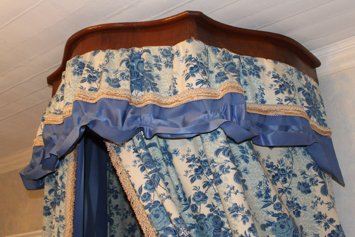 Canopied Canopy In Curved Wood Covered With Blue Chintz And Decorated With 19th Century Floral Motifs.-photo-2