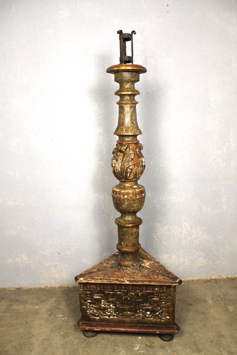 Grand pique cierge en bois doré sculpté  polychrome style Louis XIV époque 19ème h : 155 cm