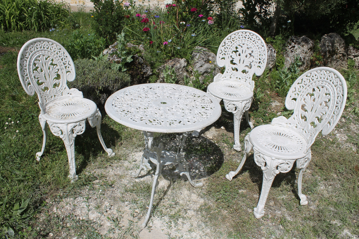 Salon de jardin style Art Nouveau en fonte d'aluminium peint en blanc époque 20ème
