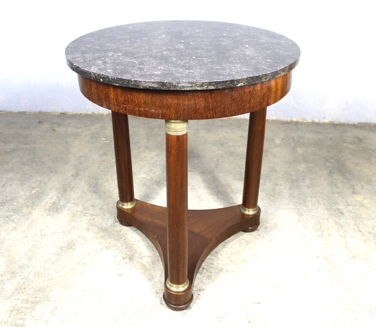 Guéridon de style Empire en acajou et bronze avec dessus marbre noir époque 19ème