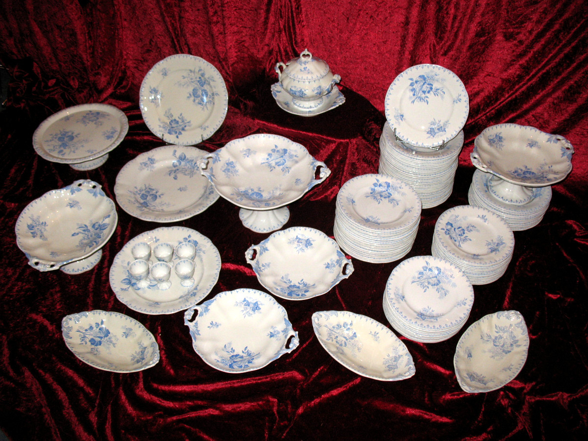 Sarreguemines Earthenware Dinner Service With Flore Décor 107 Pieces 19th Century