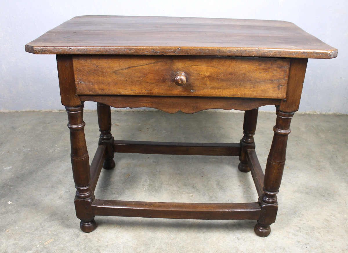 Table à écrire bureau de monastère en bois fruitier époque Louis XIII 17ème origine Sud-Ouest