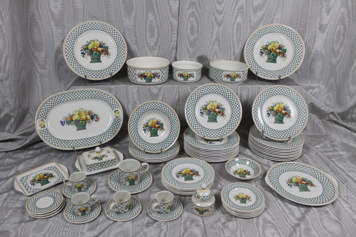 Villeroy Et Boch Earthenware Dinner Service With Basket Décor And Fruit From The 20th Century