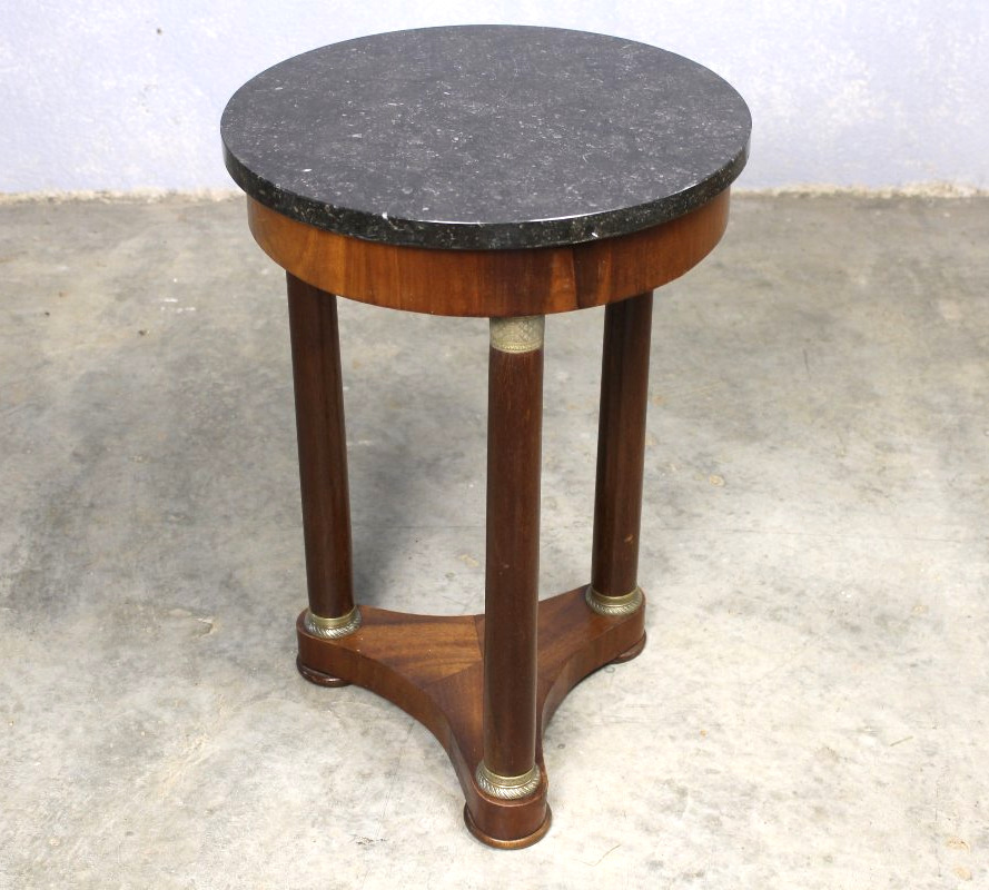 Petit guéridon de style Empire en acajou et bronze avec dessus marbre noir époque 19ème 
