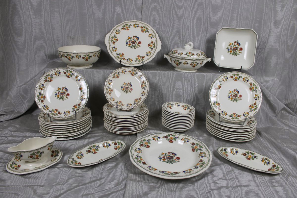 Service de table en faïence de Gien décor Moustiers Olérys époque 20ème Etat parfait