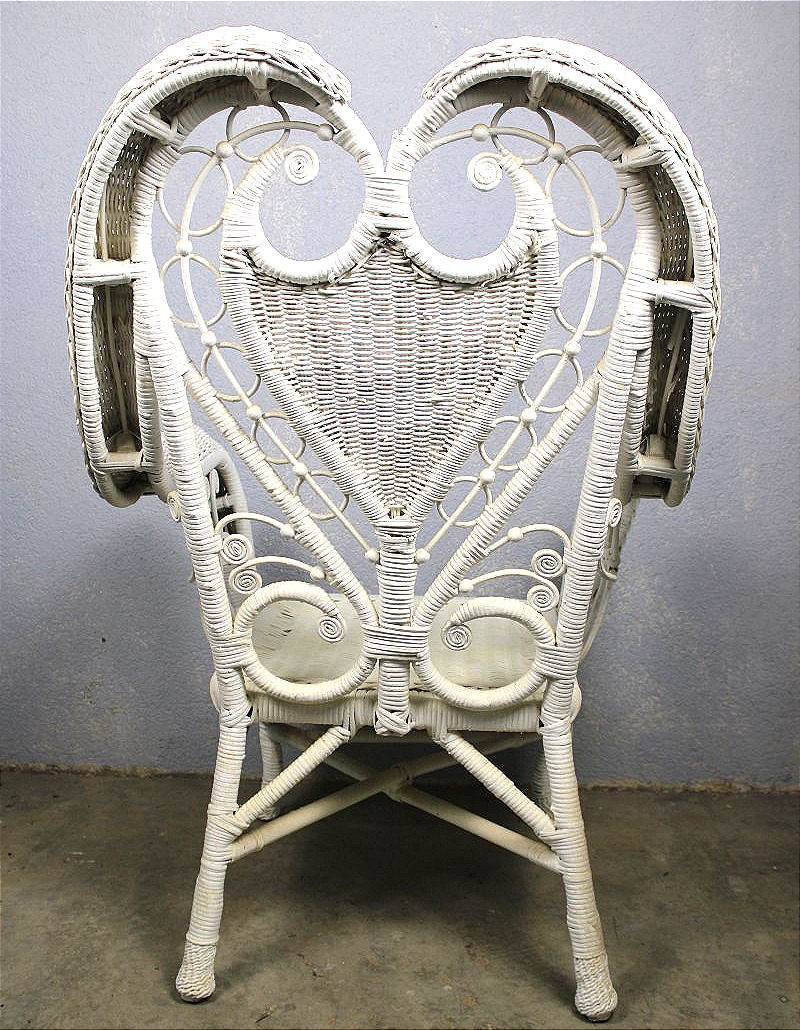 Fauteuil en rotin laqué blanc ép.  1900 à décor d'écusson pour jardin d'hiver style Art Nouveau-photo-4