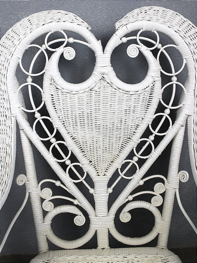Fauteuil en rotin laqué blanc ép.  1900 à décor d'écusson pour jardin d'hiver style Art Nouveau-photo-6