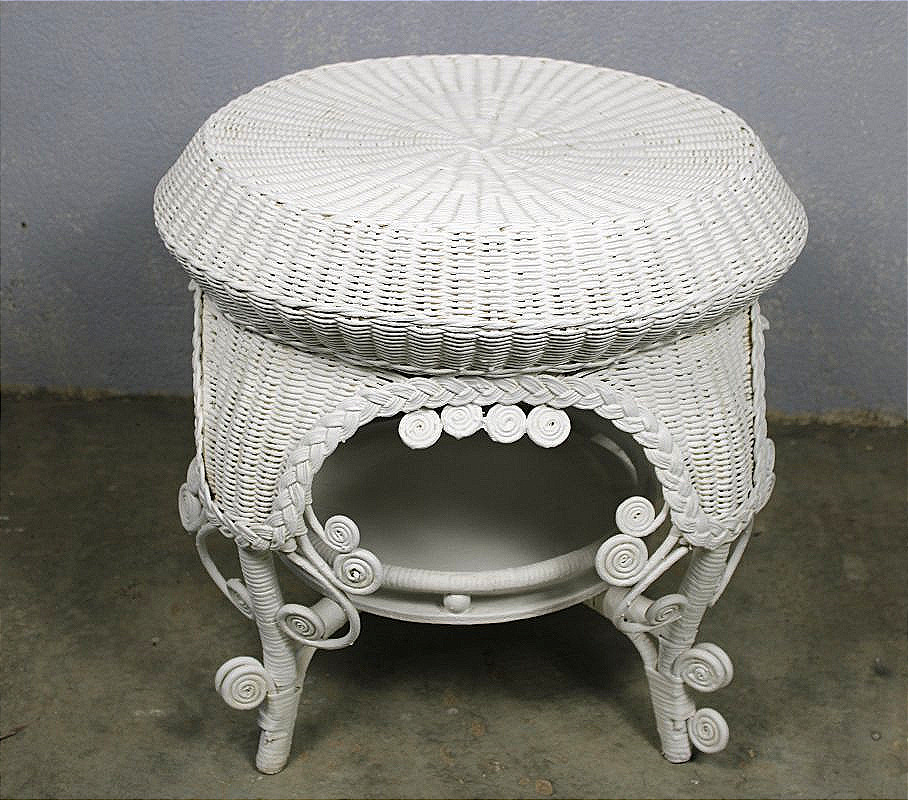 White-lacquered Rattan Side Table From The 1900s For An Art Nouveau-style Winter Garden-photo-2