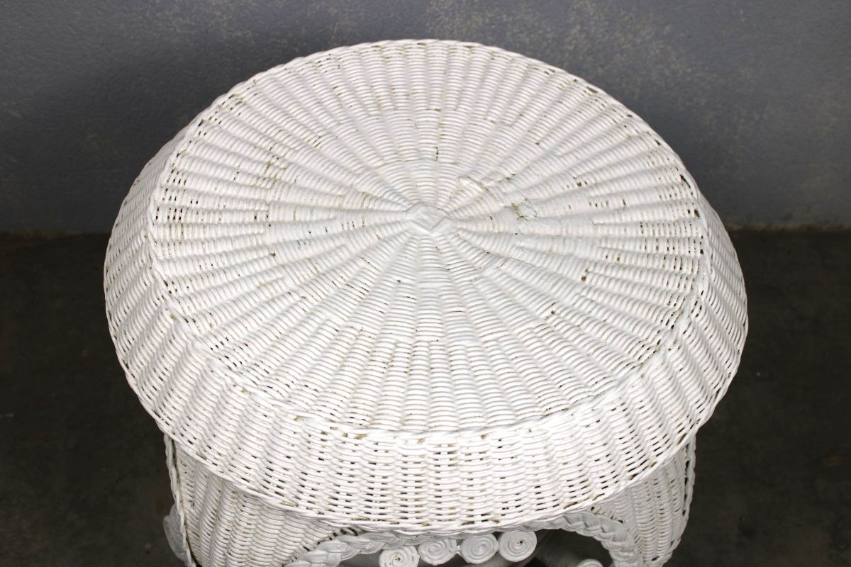 White-lacquered Rattan Side Table From The 1900s For An Art Nouveau-style Winter Garden-photo-2