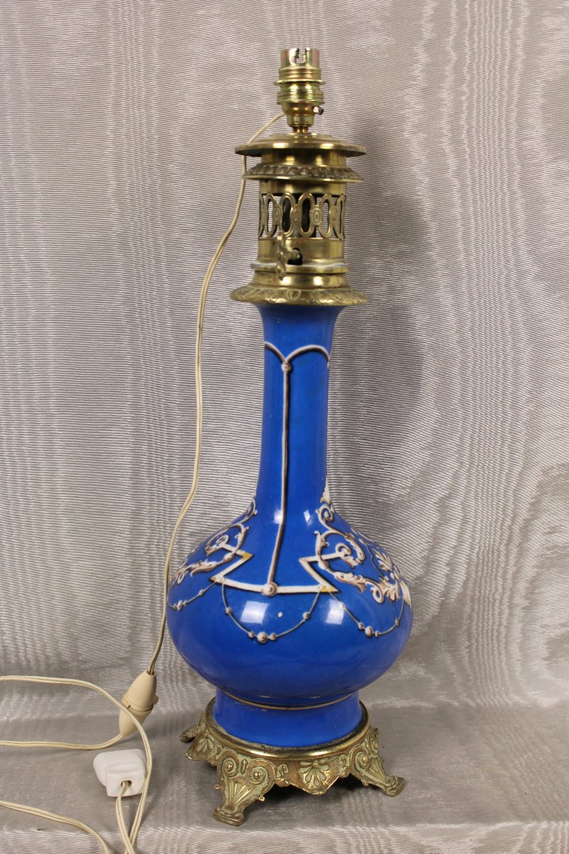 Parisian Porcelain Lamp With Lambrequin Decoration On A Royal Blue Background  Art Nouveau-photo-3