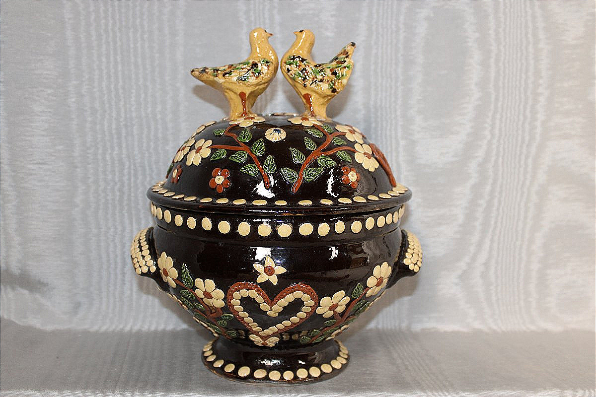 Soupière de mariage en grès de Soufflenheim à décor d'oiseaux Alsace