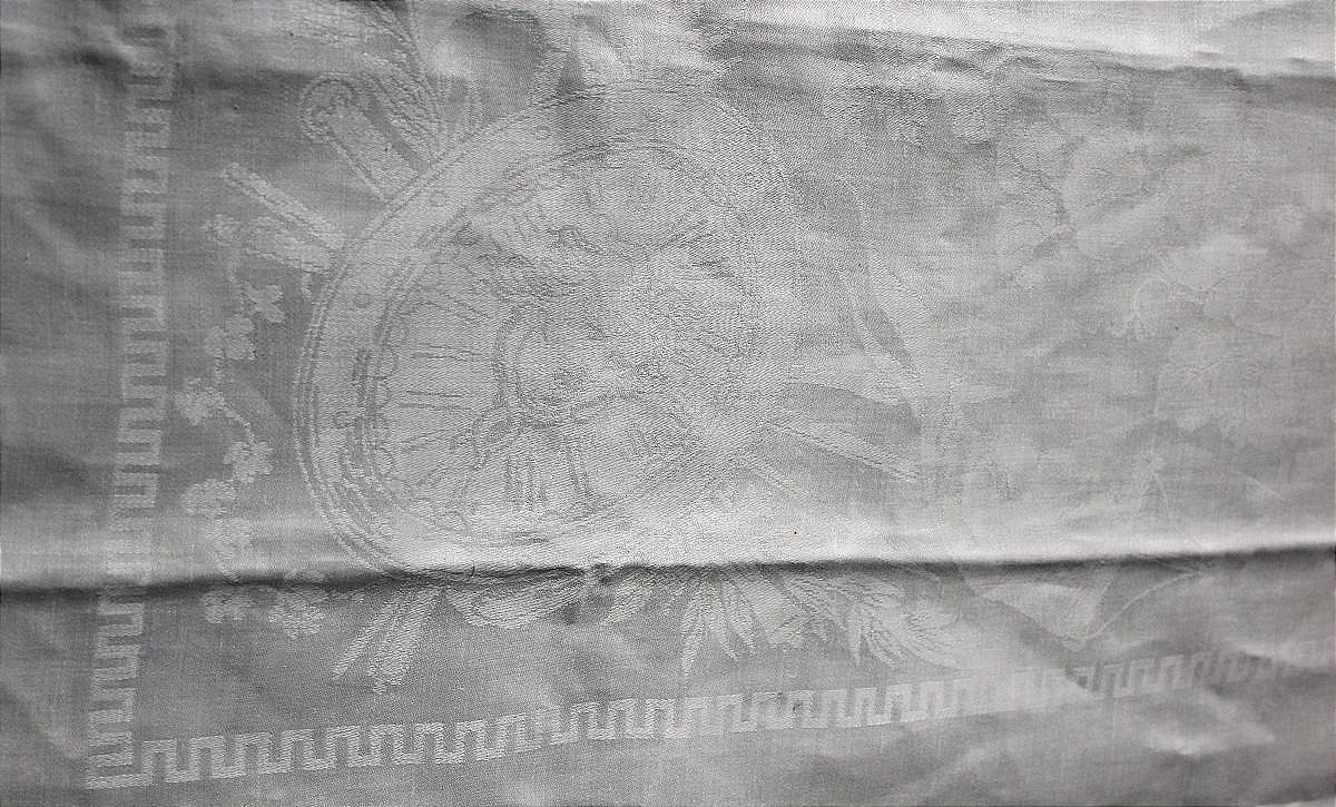 Nappe en damassée de lin à décor mythologique Mars sur son char style Louis XIV long : 5 mètres