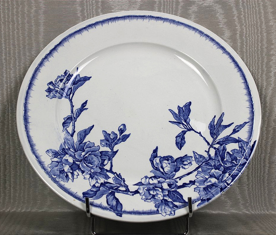 Plat en faïence fine de Bordeaux Jules Vieillard décor Chevreuse époque 19ème