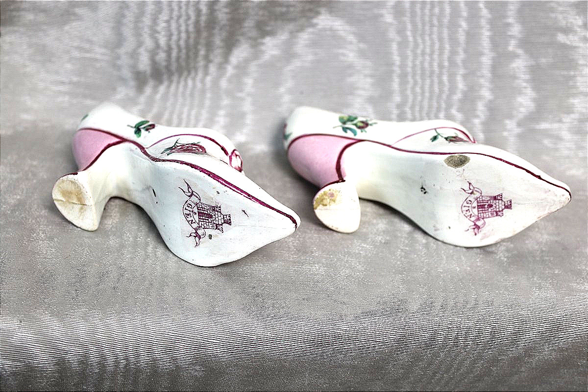 Paire de souliers en faïence de Gien à décor floral de Marseille époque 19ème-photo-3
