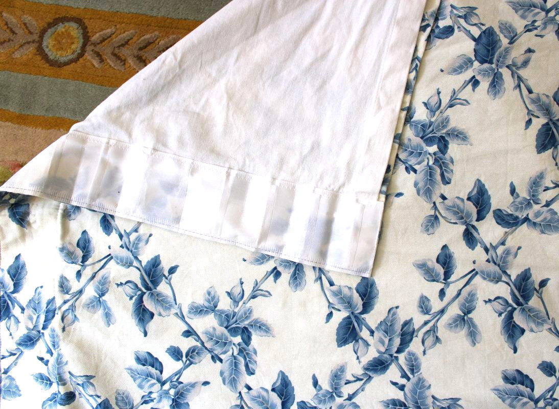 Pairs Of Cotton Curtains With A Blue Floral Pattern On Long Crossbars: 380 Cm-photo-3