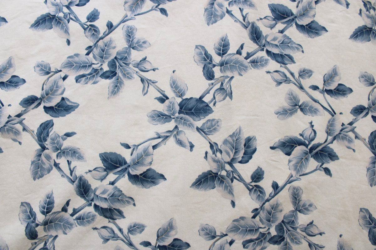 Pairs Of Cotton Curtains With A Blue Floral Pattern On Long Crossbars: 380 Cm-photo-1