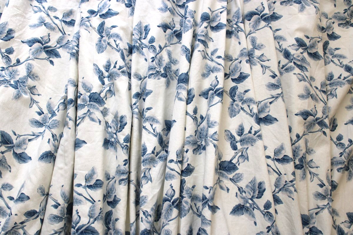 Pairs Of Cotton Curtains With A Blue Floral Pattern On Long Crossbars: 380 Cm-photo-2