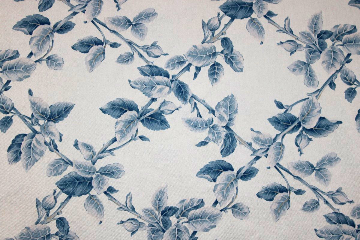 Pairs Of Cotton Curtains With A Blue Floral Pattern On Long Crossbars: 380 Cm