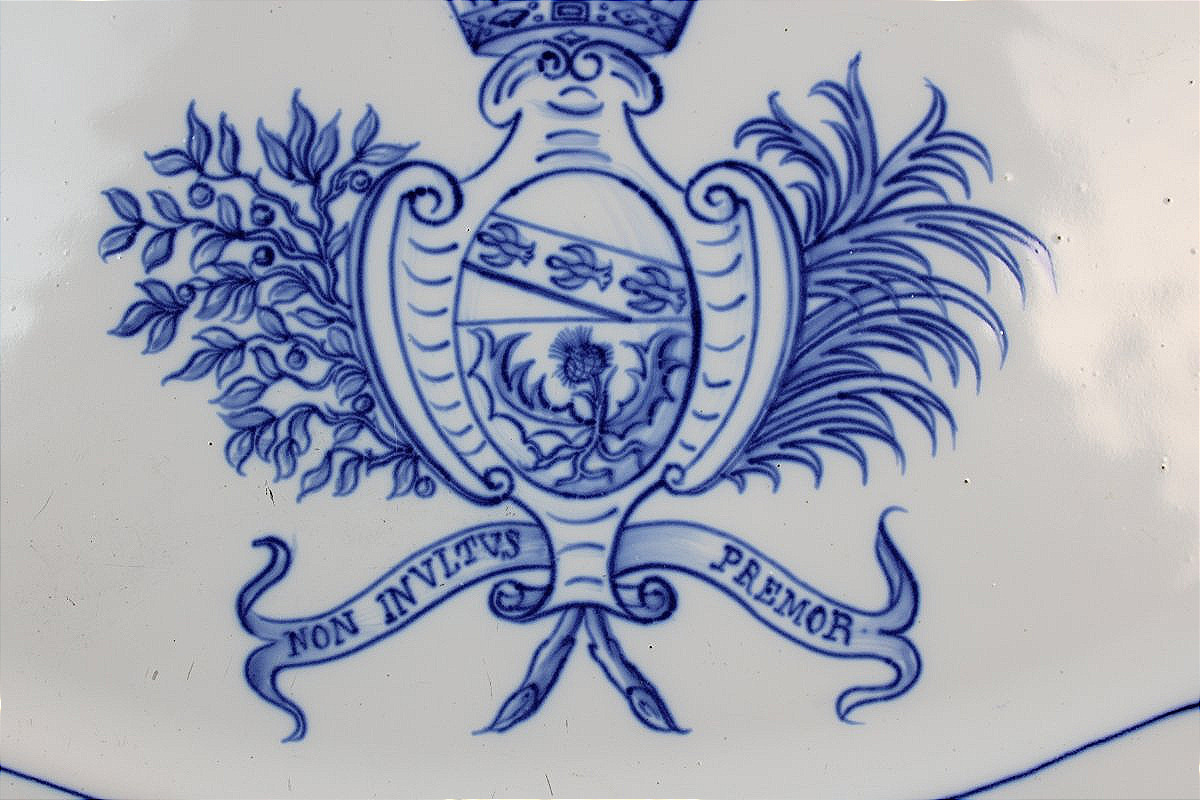 Saint Clément Earthenware Dish, Signed By Gallé, Decorated With The Coat Of Arms Of The City Of Nancy; 19th Century -photo-4