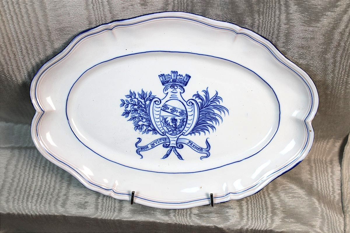 Saint Clément Earthenware Dish, Signed By Gallé, Decorated With The Coat Of Arms Of The City Of Nancy; 19th Century 