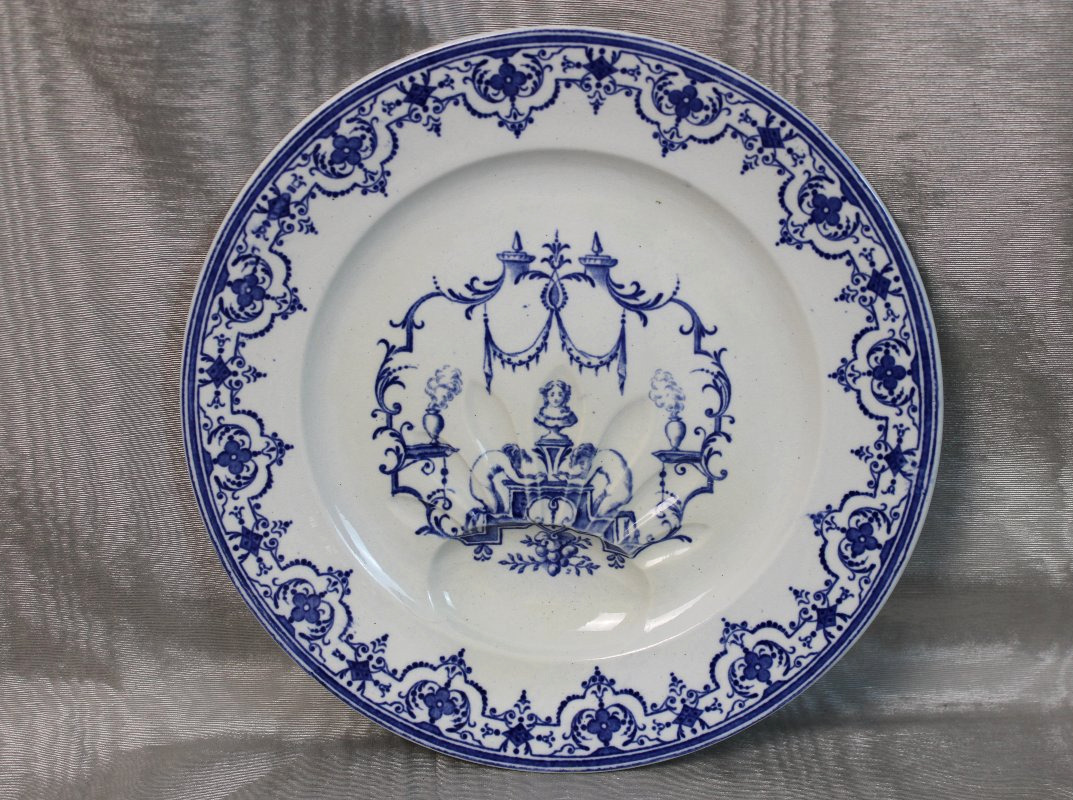 9 assiettes à jus en faïence de Bordeaux décor Moustiers époque Jules Vieillard 19ème-photo-1