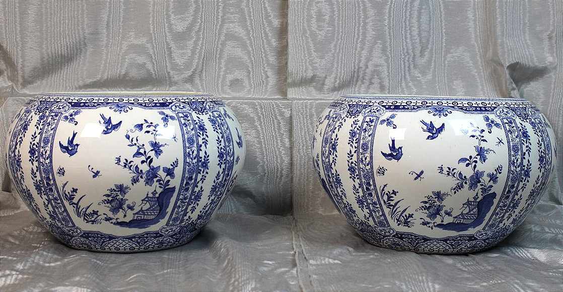 Paire de cache pots en faïence de Gien à décor de Delft très grandes pièces époque 19ème