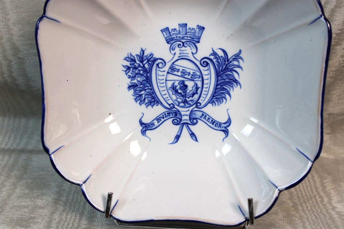 Coupe en faïence de Saint Clément signée de Gallé décor au blason de  Nancy ép. 19ème -photo-2