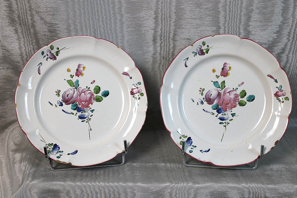 Assiettes en faïence de Sceaux à décor floral époque 18ème