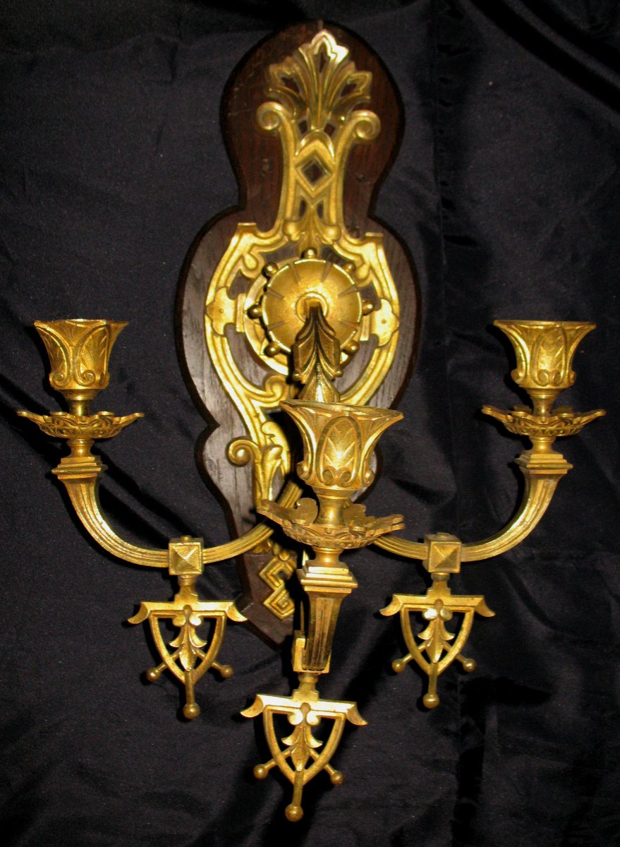 Grande applique en bronze de style gothique époque 19ème à 3 bras de lumière