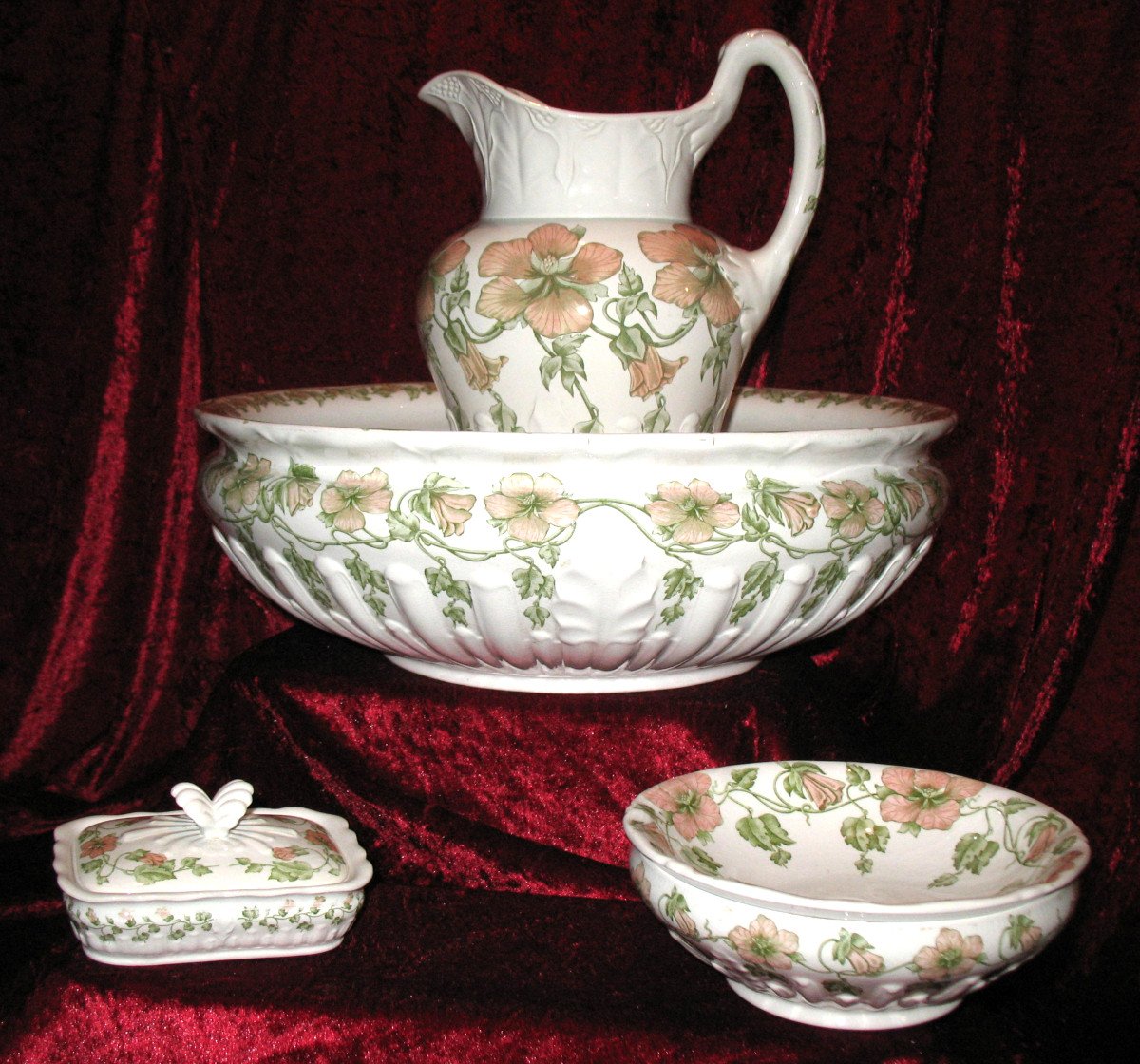 Sarreguemines Earthenware Toilet Set, Art Nouveau Period