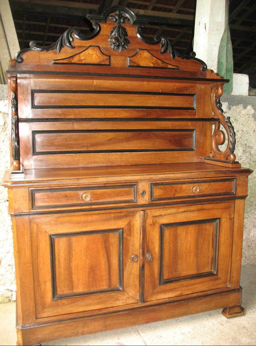 Buffet Saint Hubert époque 19ème en noyer blond massif