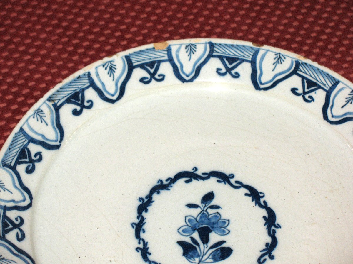 17th Delft Earthenware Plate, Monochrome Blue Decor-photo-1