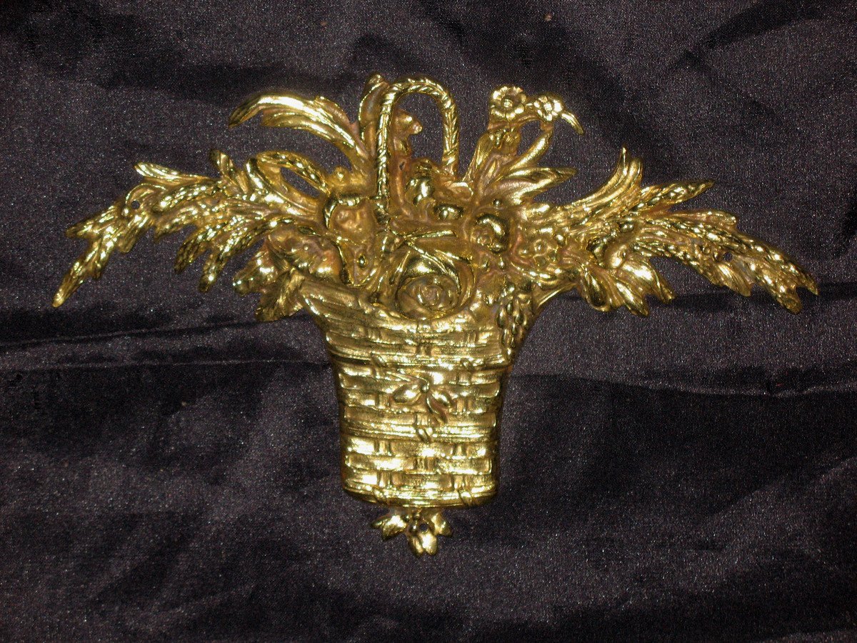 Bronze décoratif à décor de panier fleuri 19ème de style Louis XVI