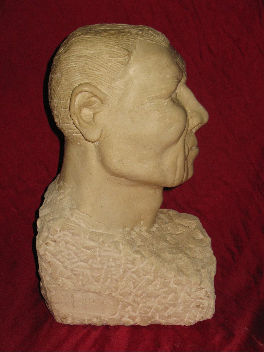 Male Bust In Burgundy Stone Signed Moudie-photo-3