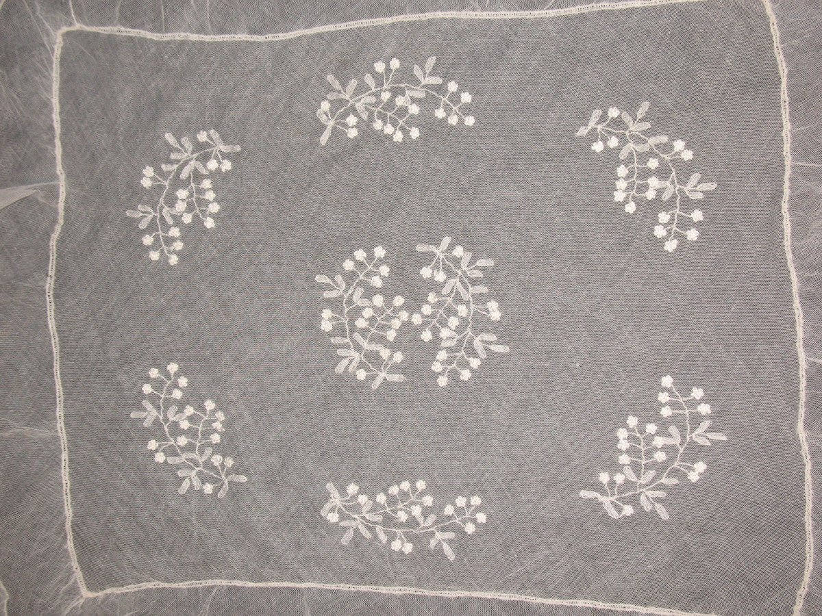 Petite nappe en broderie blanche sur tulle époque 19ème-photo-2